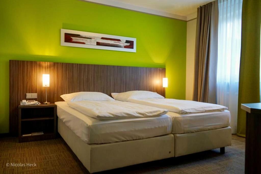 Hotel Ambiente Walldorf Вальдорф Экстерьер фото